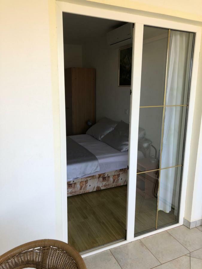 Apartmani Gabi Cesarica Buitenkant foto