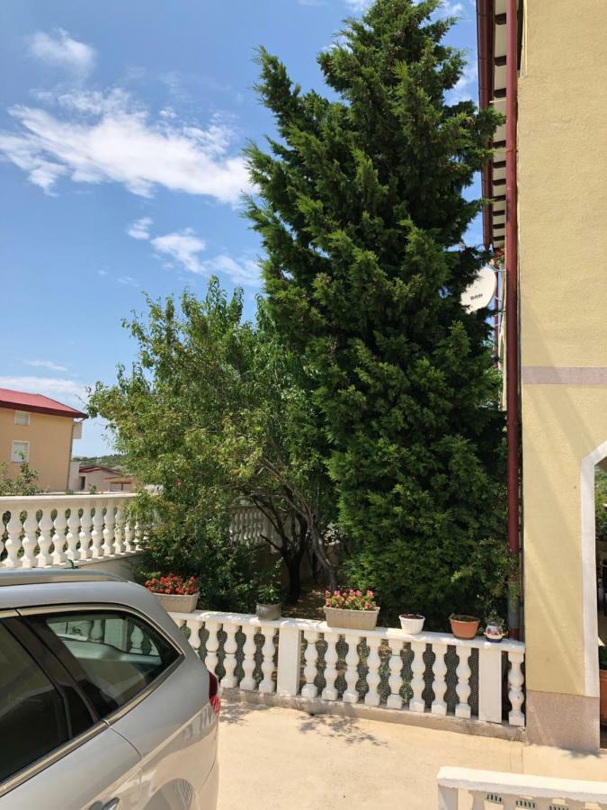 Apartmani Gabi Cesarica Buitenkant foto
