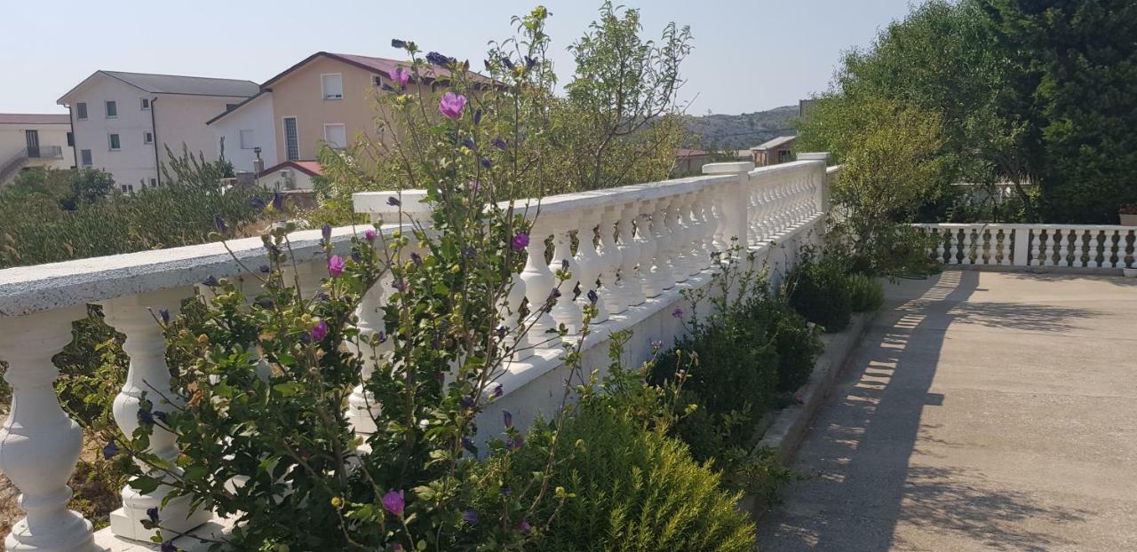 Apartmani Gabi Cesarica Buitenkant foto